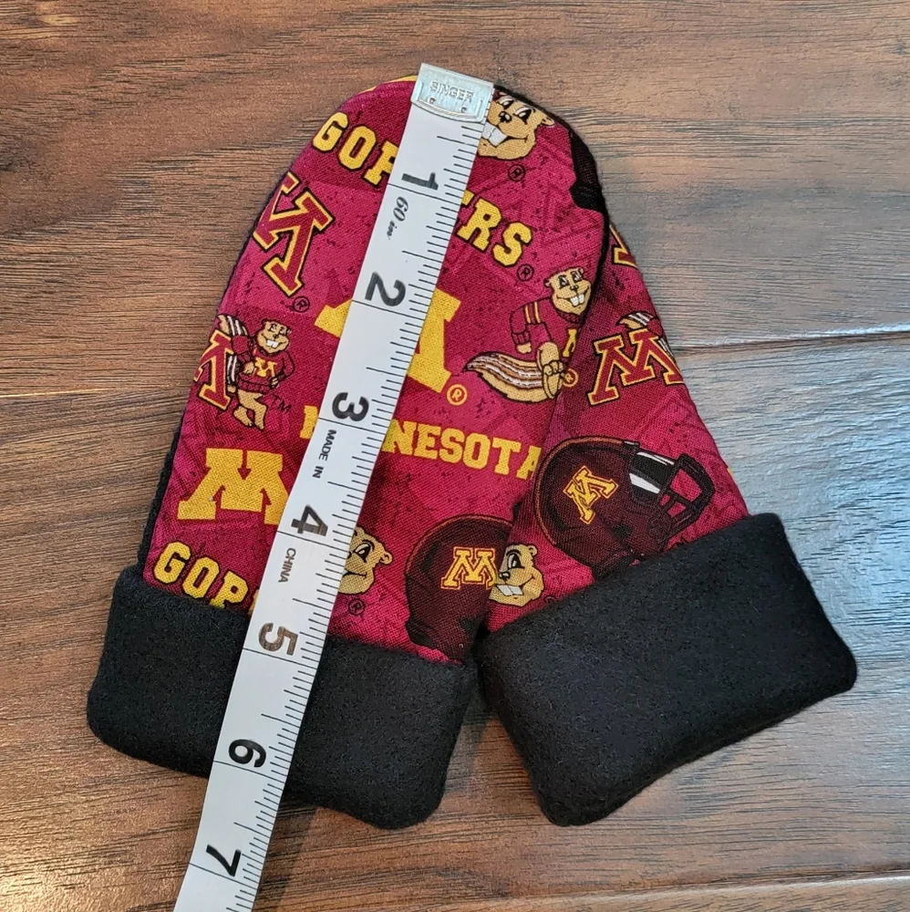 Minnesota Golden Gophers U of M Fleece Fabric Kids Mittens
